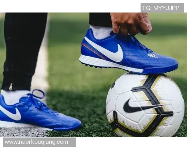 足球明星的必备装备揭秘:为何他们都选择穿足球鞋提升比赛表现 足球明星的必备装备揭秘:为何他们都选择穿足球鞋提升比赛表现